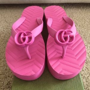 Gucci Chevron Thong Platform Sandals in Pink Rubber